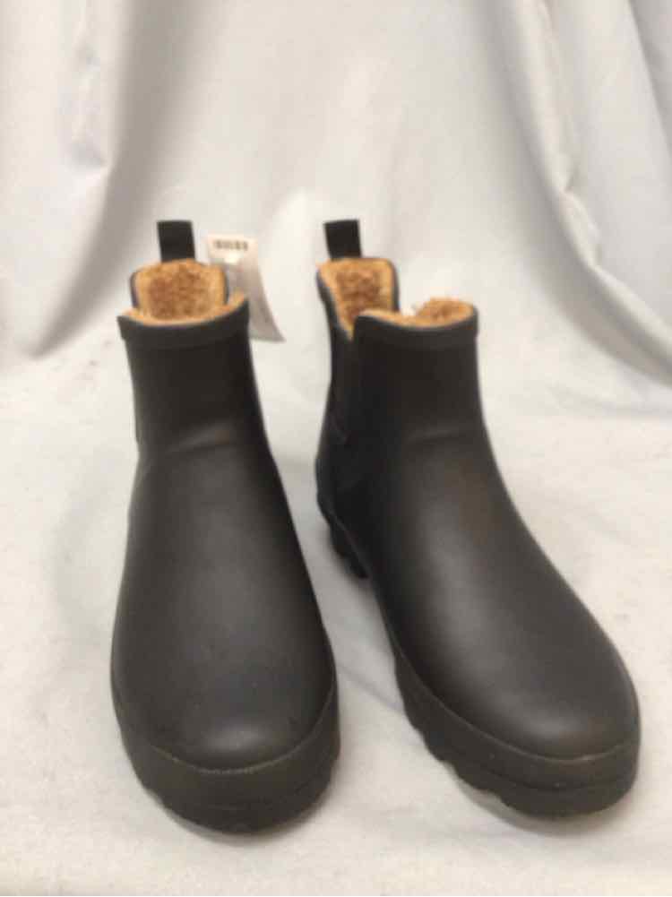 SIZE 8 Ladies CHOOKA SHOES