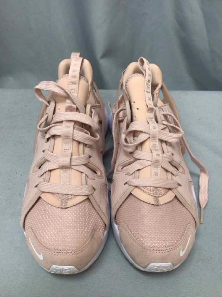 NIKE SIZE 9 1/2 Ladies SHOES