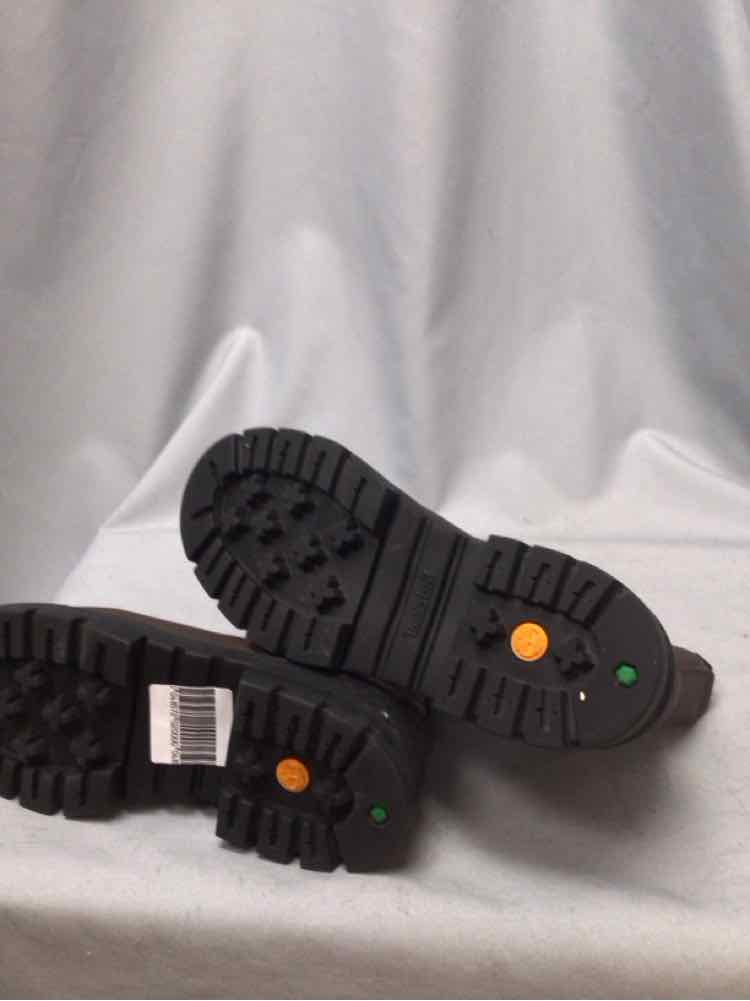 TIMBERLAND SIZE 7 1/2 Ladies SHOES