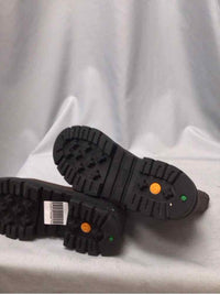 TIMBERLAND SIZE 7 1/2 Ladies SHOES