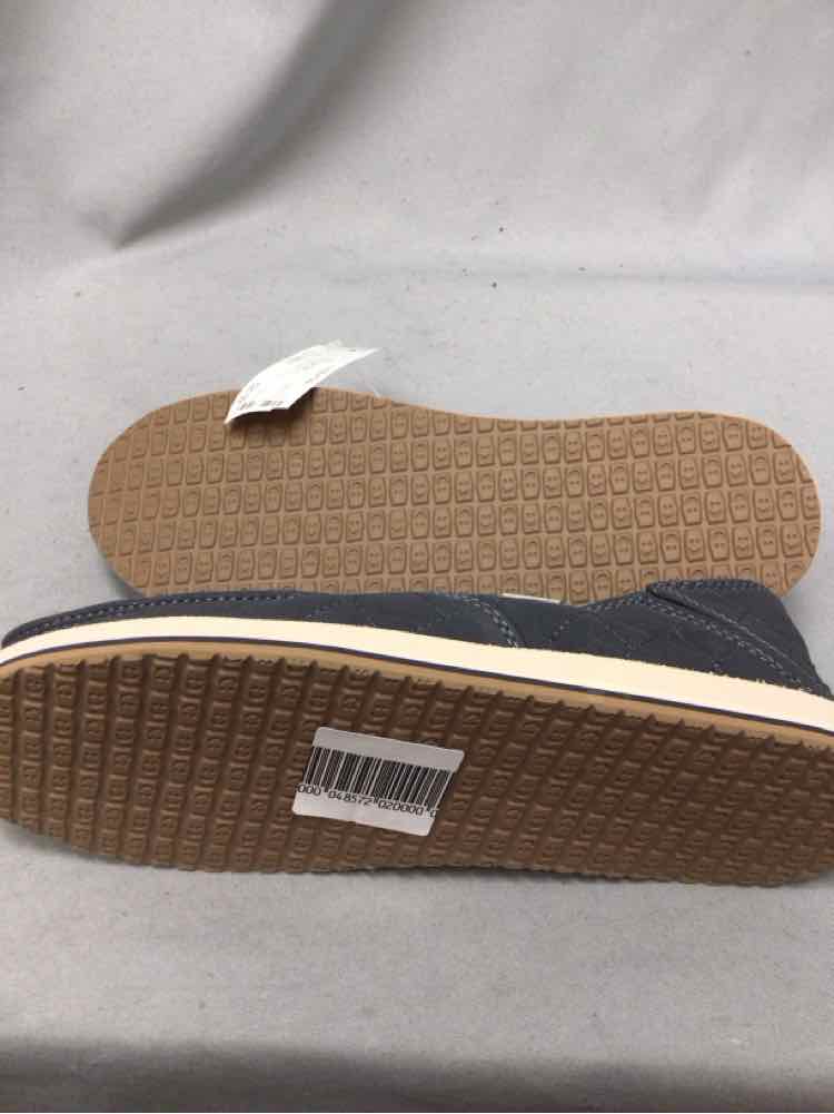 SANUK SIZE 7 Ladies SHOES