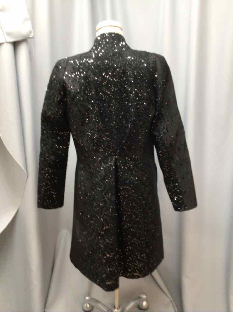 WHITE HOUSE BLACK MARKET SIZE MEDIUM Ladies COAT