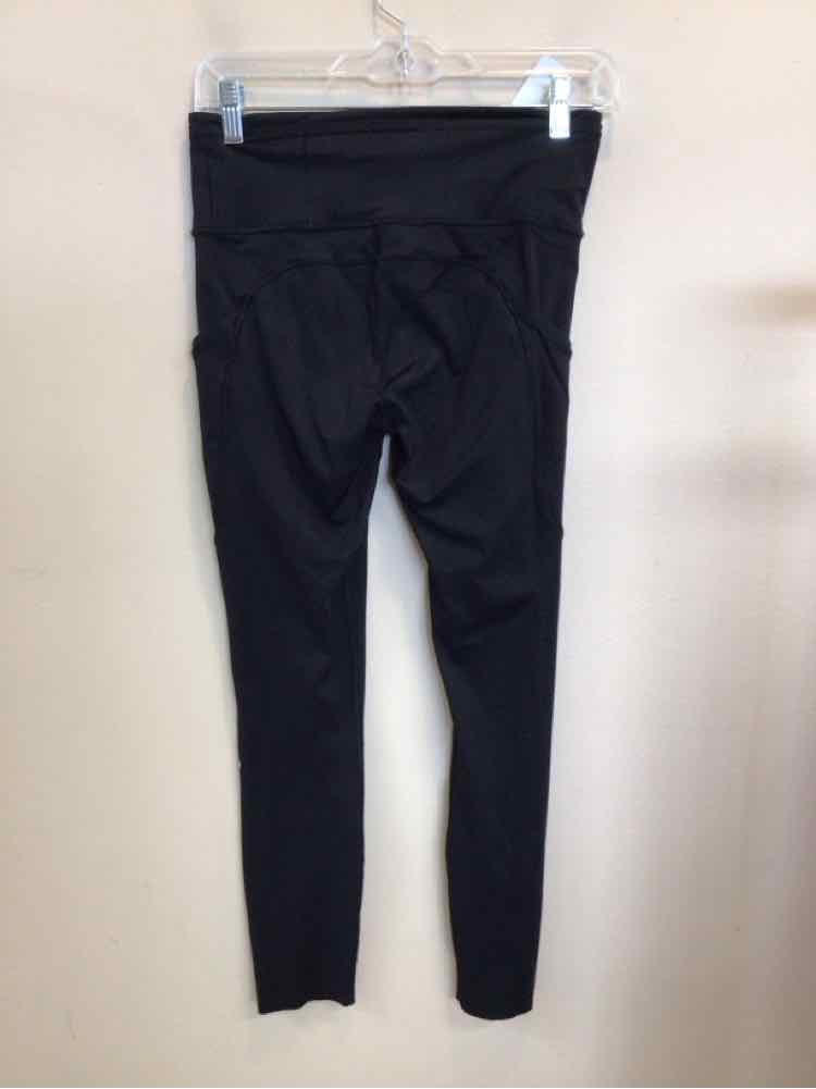 LULULEMON SIZE 6 Ladies EXERCISE