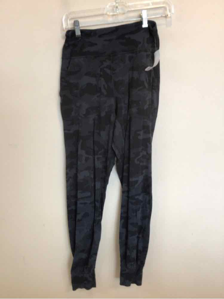LULULEMON SIZE 6 Ladies EXERCISE