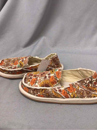 SANUK SIZE 7 Ladies SHOES