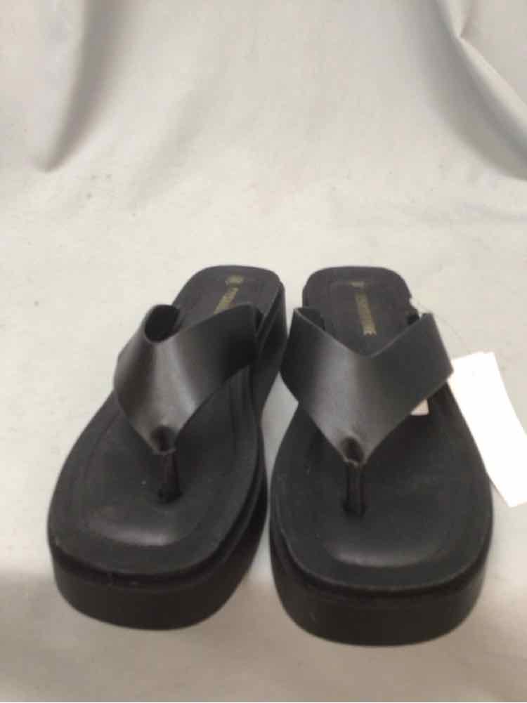 CUSHIONAIRE SIZE 9 Ladies SHOES