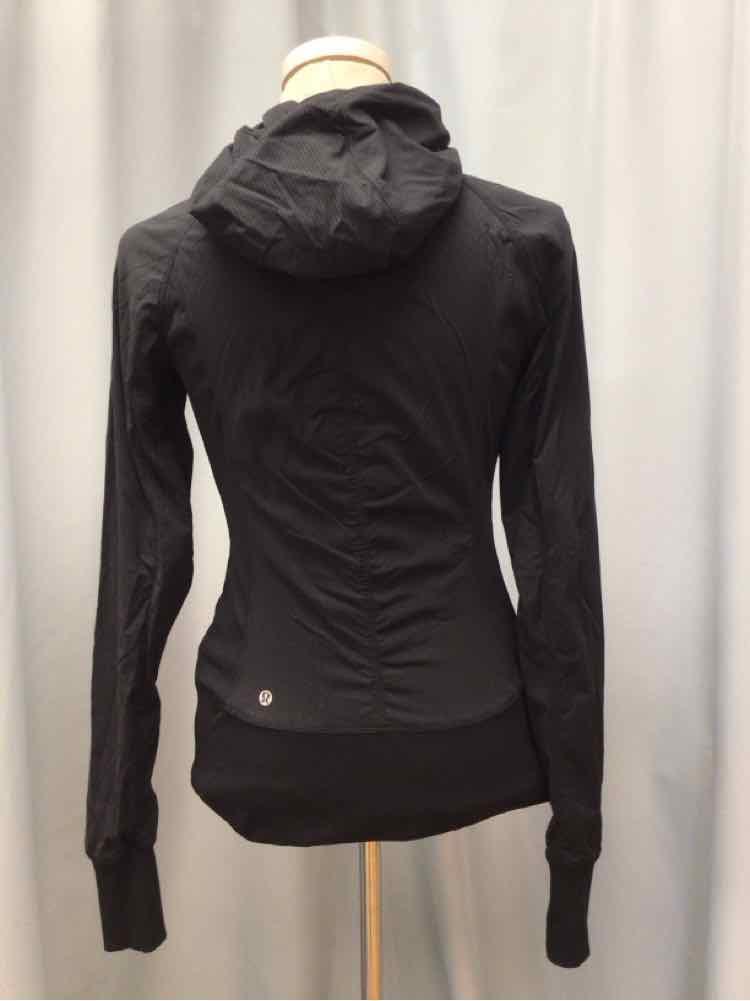 LULULEMON SIZE 8 Ladies EXERCISE