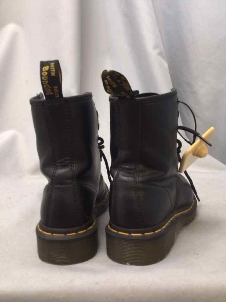 DOC MARTENS SIZE 6 Ladies SHOES
