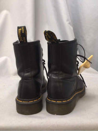 DOC MARTENS SIZE 6 Ladies SHOES