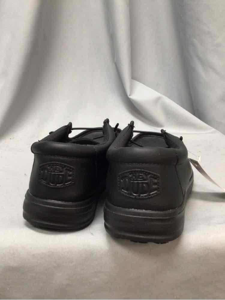 HEY DUDE SIZE 9 Ladies SHOES