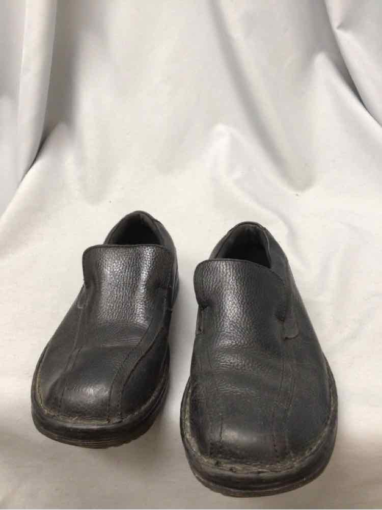 SIZE 9 DOC MARTENS Men's SHOES