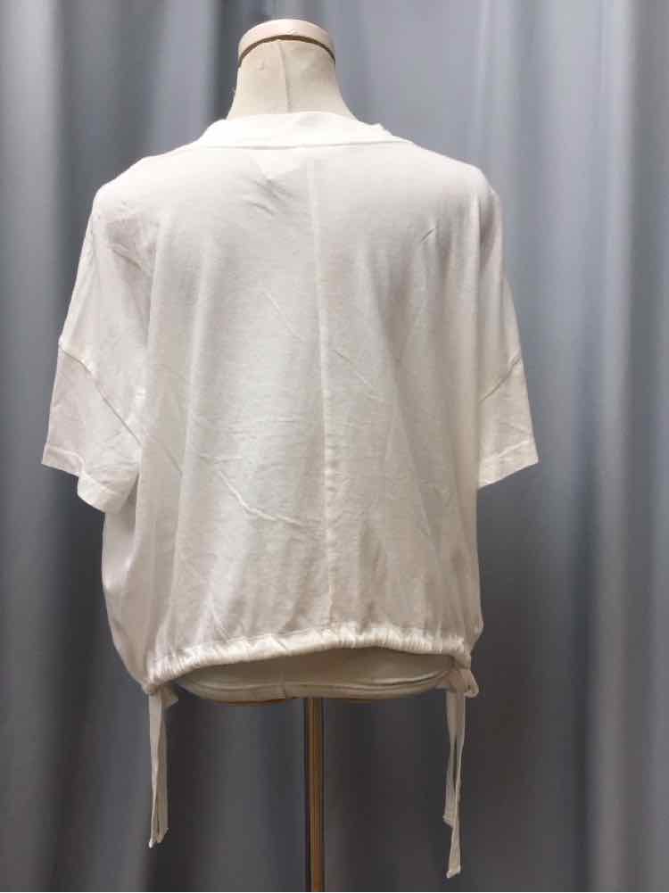 UNIVERSAL THREAD SIZE LARGE Ladies TOP