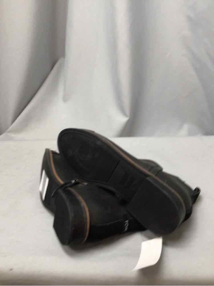 TOMS SIZE 5 1/2 Ladies SHOES