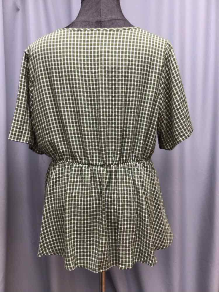 BLOOMCHIC SIZE 18/20 Ladies BLOUSE