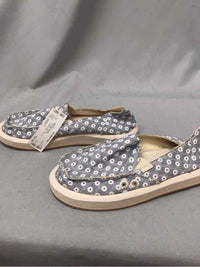 SANUK SIZE 7 Ladies SHOES