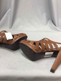 BCBG SIZE 8 1/2 Ladies SHOES