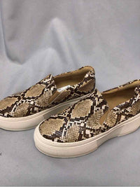 J SLIDES SIZE 6 Ladies SHOES