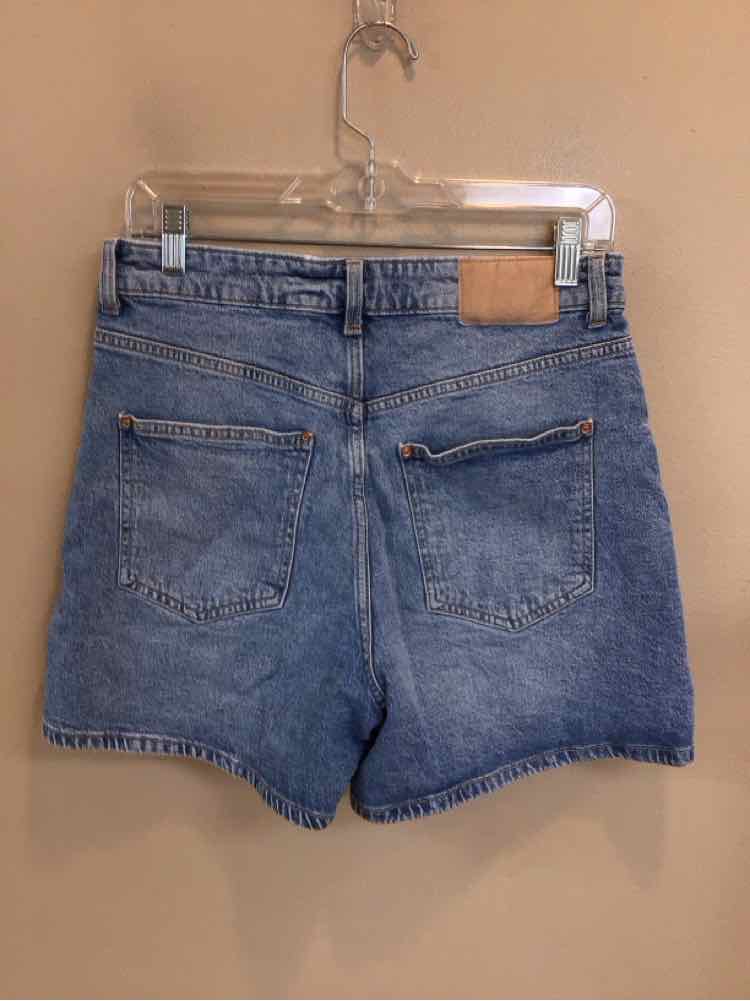 ZARA SIZE 8 Ladies SHORTS