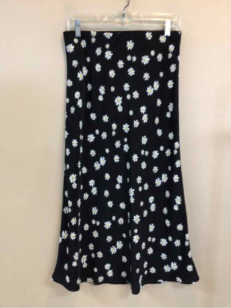 JUN AND IVY SIZE LARGE Ladies SKIRT