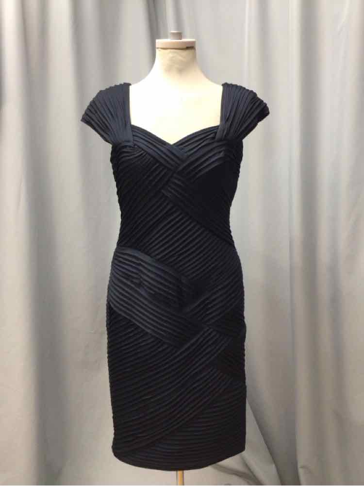 TADASHI SHOJI SIZE MEDIUM Ladies DRESS