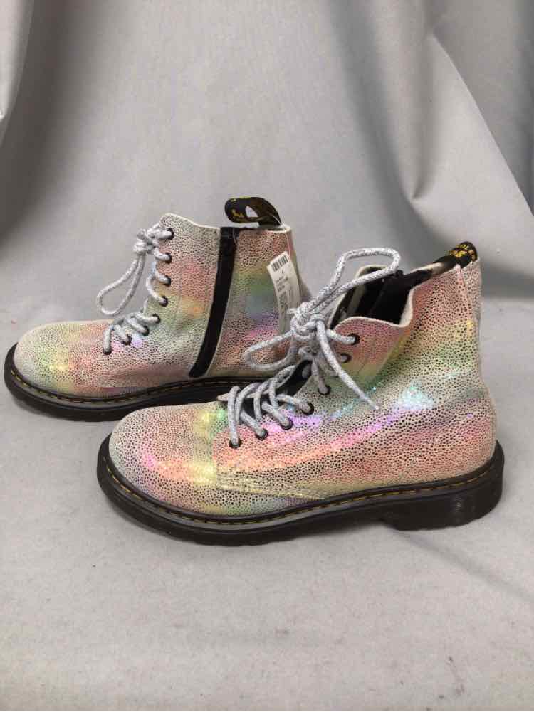DOC MARTENS SIZE 6 Ladies SHOES