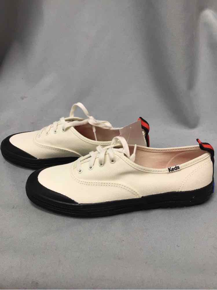 KEDS SIZE 6 1/2 Ladies SHOES