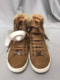 UGG SIZE 6 1/2 Ladies SHOES