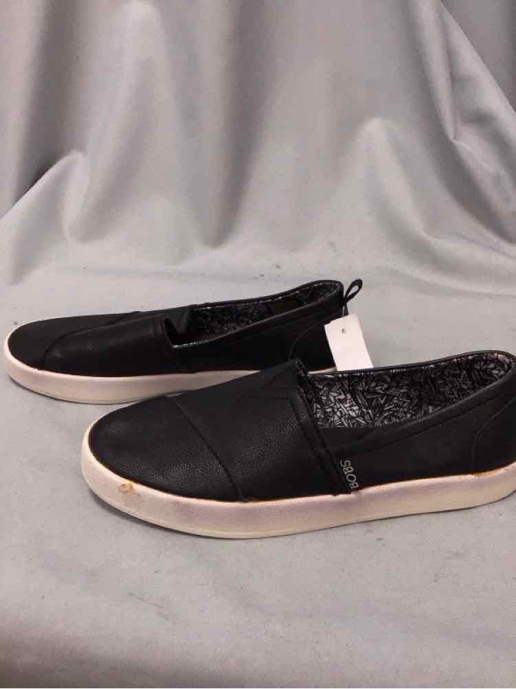 BOBS SIZE 8 1/2 Ladies SHOES