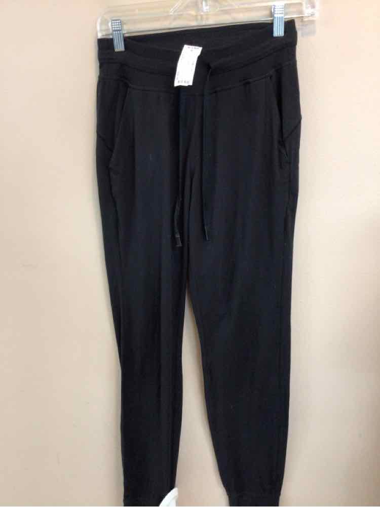 LULULEMON SIZE 4 Ladies EXERCISE