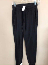 LULULEMON SIZE 4 Ladies EXERCISE