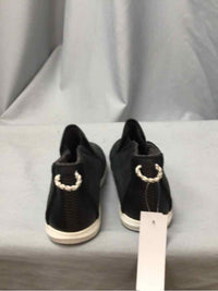 OLUKAI SIZE 5 Ladies SHOES