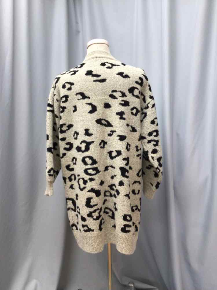 BETSEYS BOUTIQUE SHOP SIZE MEDIUM Ladies TOP