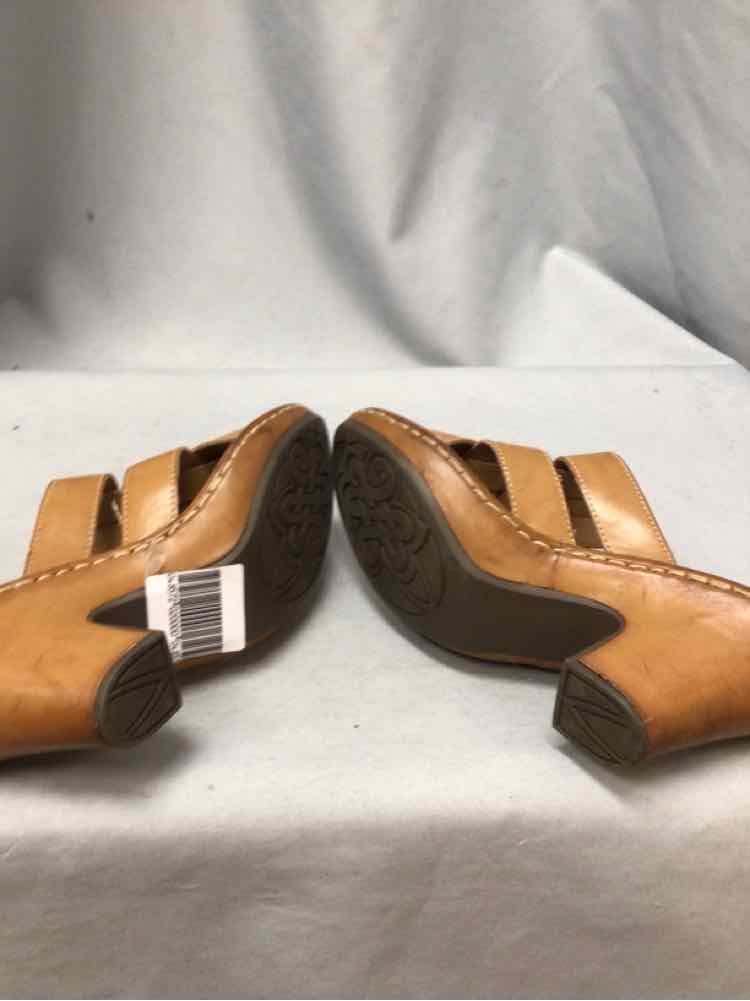 SONOMA SIZE 7 Ladies SHOES