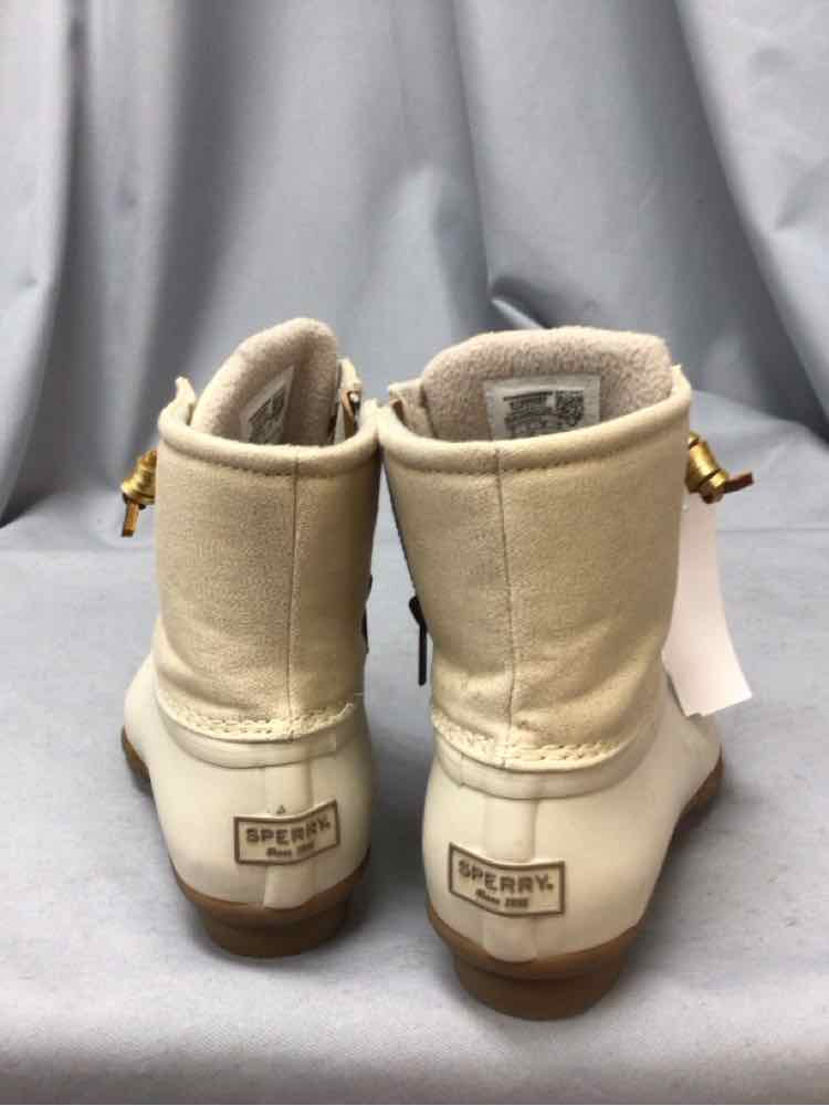 SPERRY SIZE 6 Ladies SHOES