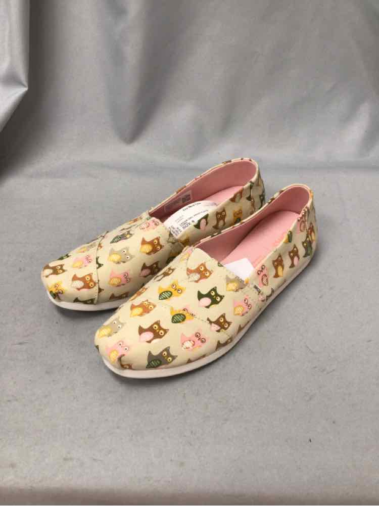 TOMS SIZE 8 Ladies SHOES