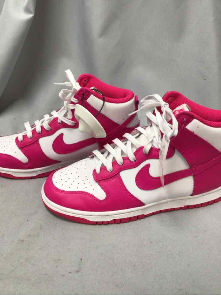 NIKE SIZE 10 Ladies SHOES