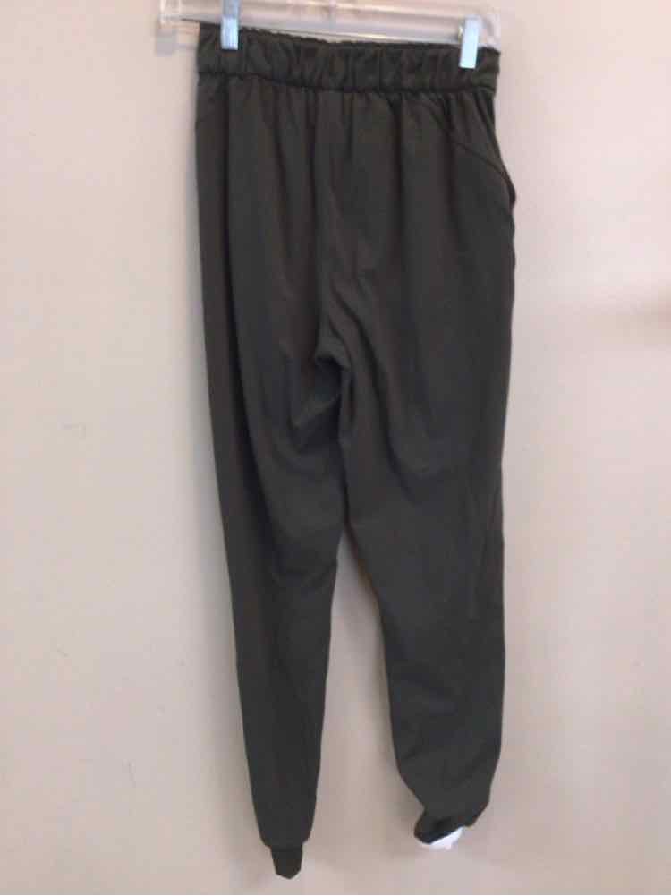 LULULEMON SIZE 4 Ladies EXERCISE