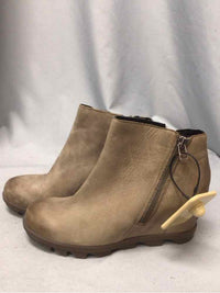 SOREL SIZE 9 1/2 Ladies SHOES
