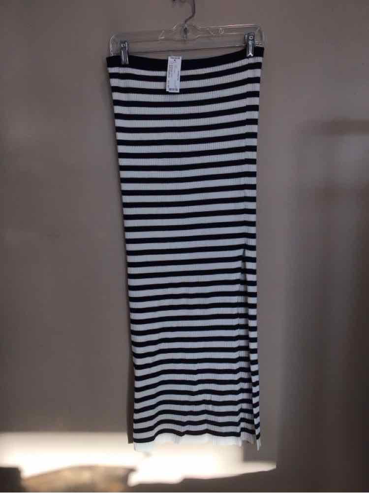 OLIVE & OAK SIZE MEDIUM Ladies SKIRT
