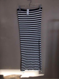 OLIVE & OAK SIZE MEDIUM Ladies SKIRT