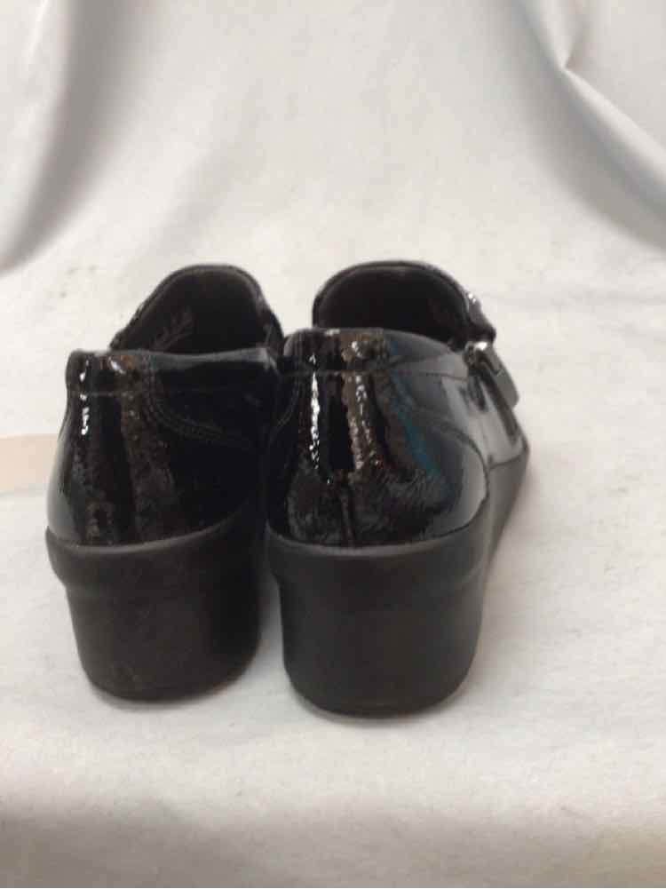 CLARKS SIZE 7 1/2 Ladies SHOES