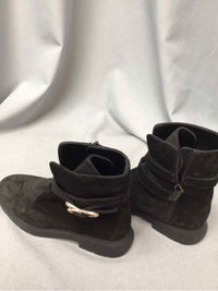 STUART WEITZMAN SIZE 8 Ladies SHOES