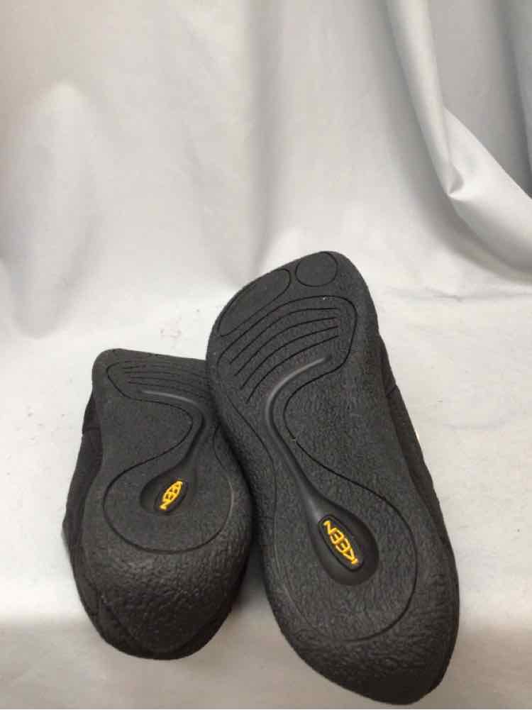 SIZE 11 KEEN Men's SHOES