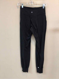 LULULEMON SIZE 4 Ladies EXERCISE