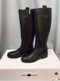 TOMMY HILFIGER SIZE 7 1/2 Ladies SHOES