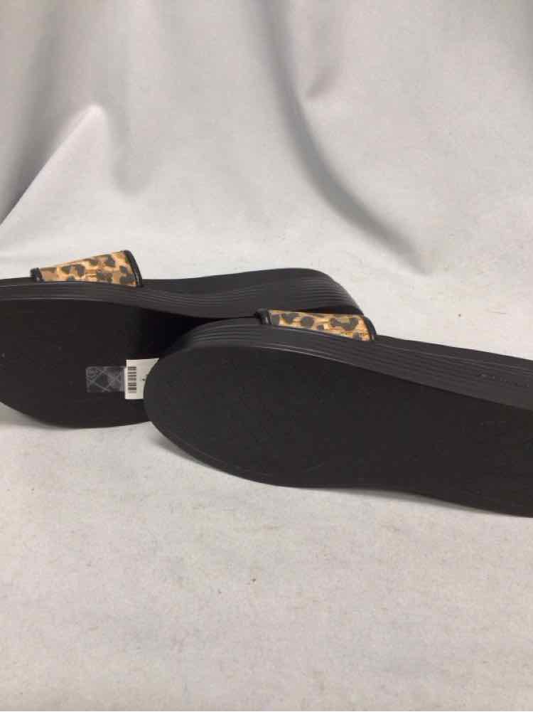 DONALD PLINER SIZE 8 Ladies SHOES