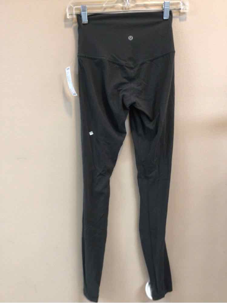 LULULEMON SIZE 4 Ladies EXERCISE