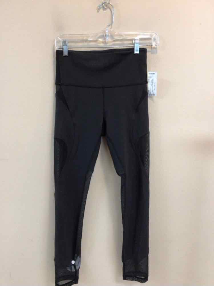 LULULEMON SIZE 6 Ladies EXERCISE