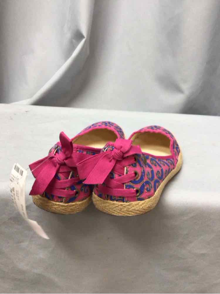 UGG SIZE 7 1/2 Ladies SHOES