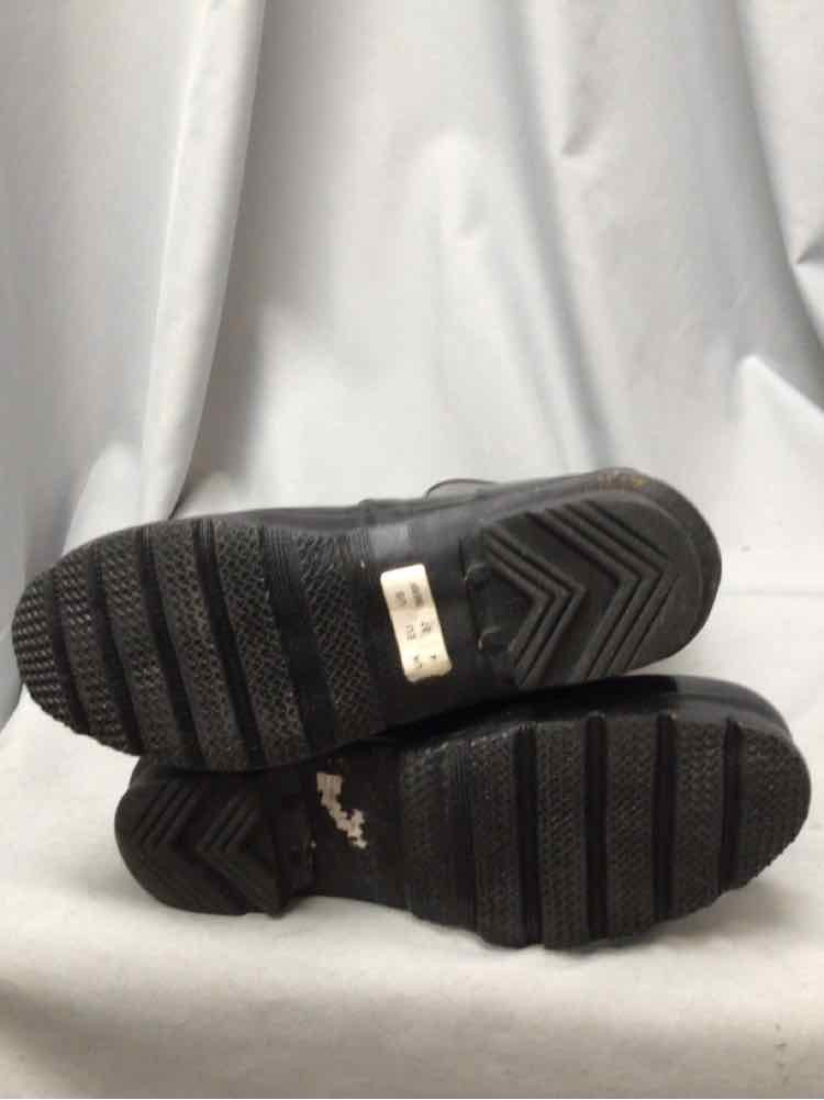 HUNTER SIZE 6 Ladies SHOES